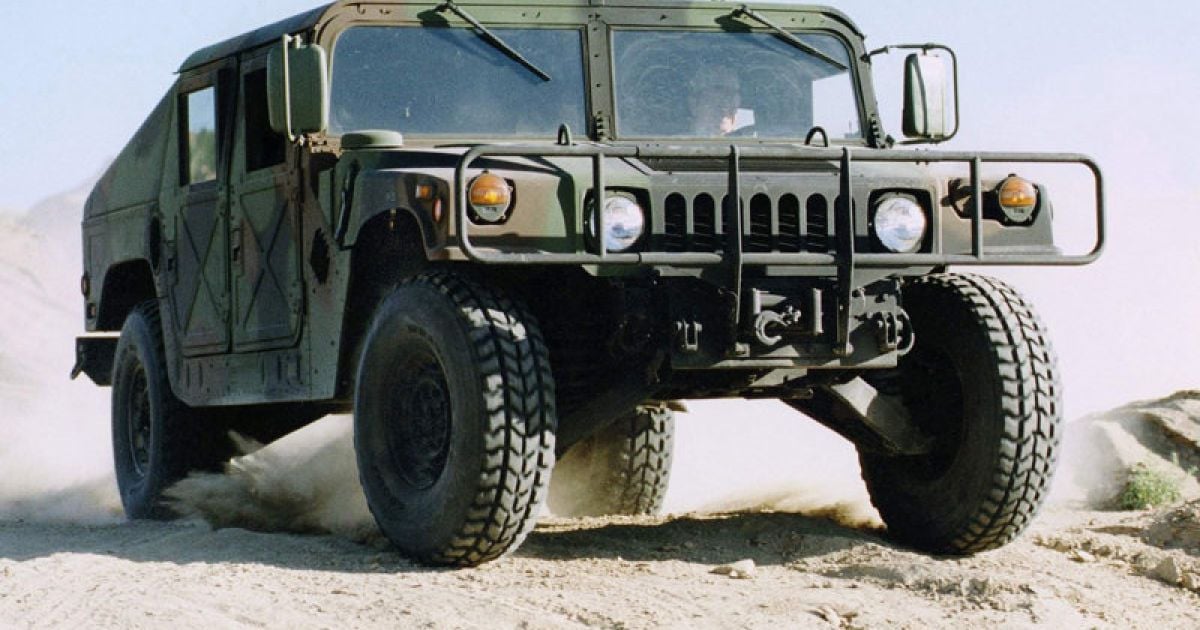 США отправит в Украину бронемашины Humvee