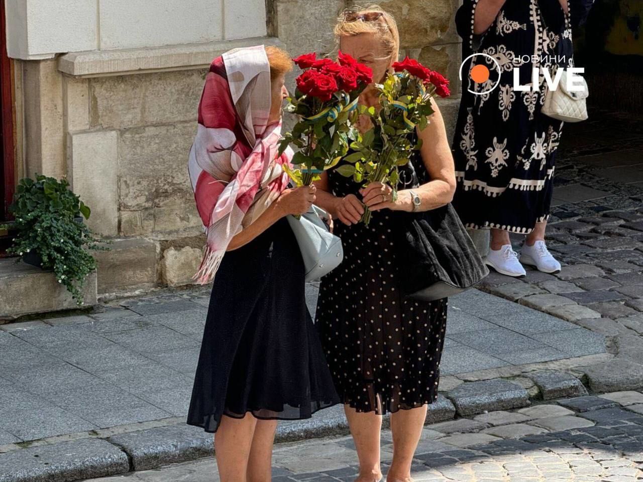 Люди прийшли на прощання з Іриною Фаріон / Фото: 