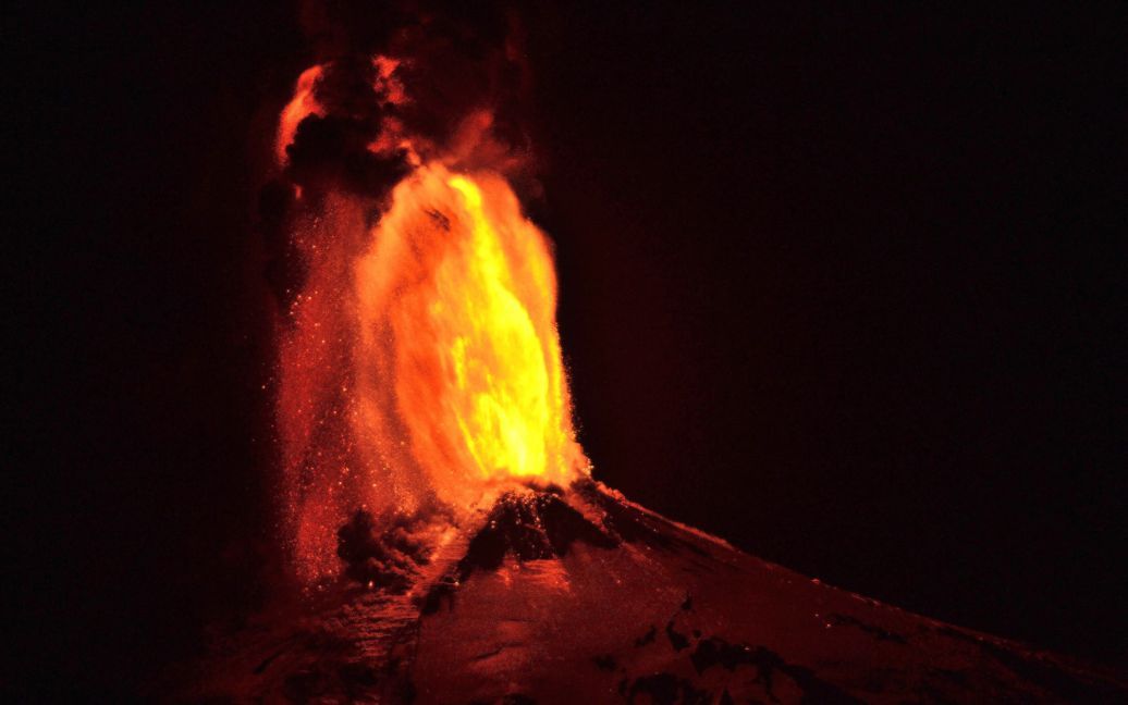 Первое крупное извержение вулкана Вильяррика за последние 30 лет. / © Reuters