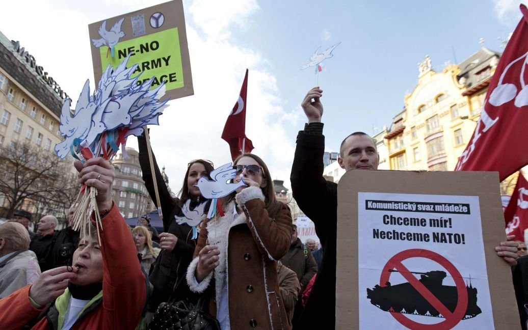 Коммунисты протестуют против американских военных в Чехии. / © Reuters