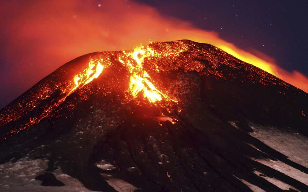 Первое крупное извержение вулкана Вильяррика за последние 30 лет. / © Reuters