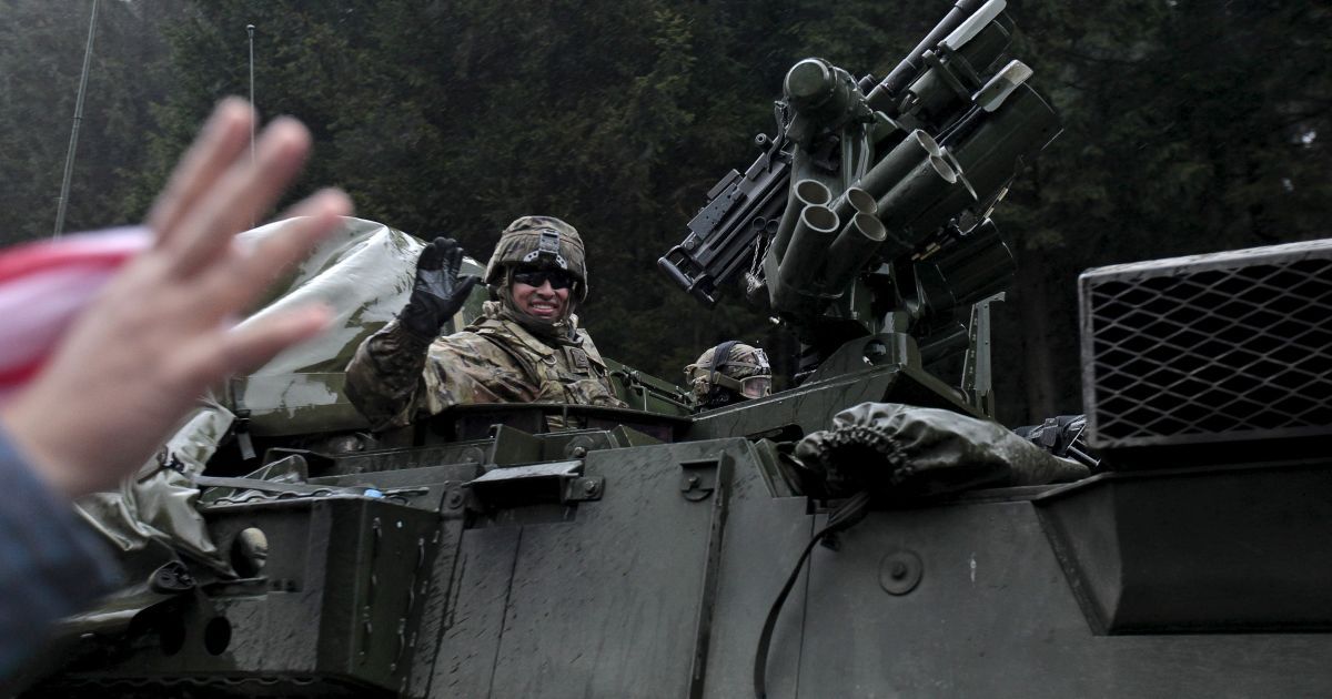 Три колонны военной техники США въехали в Чехию. / © Reuters