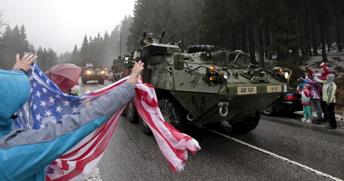 Три колонны военной техники США въехали в Чехию. / © Reuters