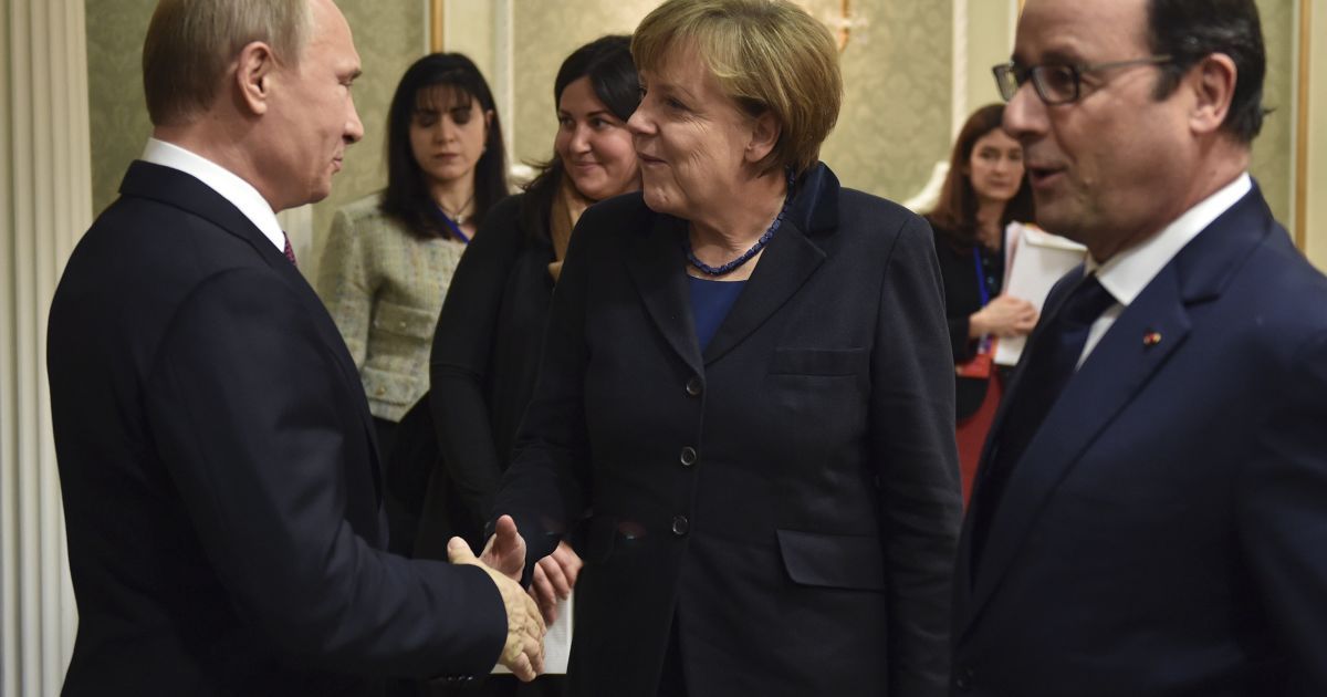Путин, Меркель и Олланд по телефону говорили об Украине