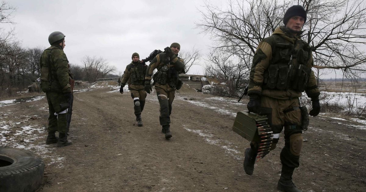 Подразделения боевиков имитируют атаку