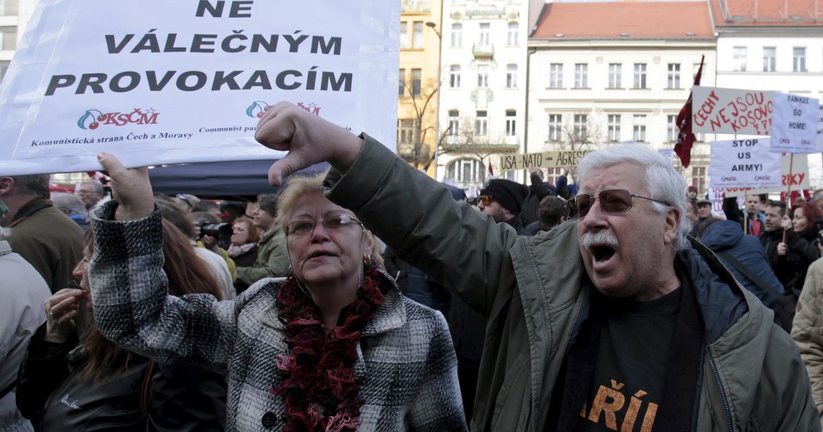 Коммунисты протестуют против американских военных в Чехии. / © Reuters