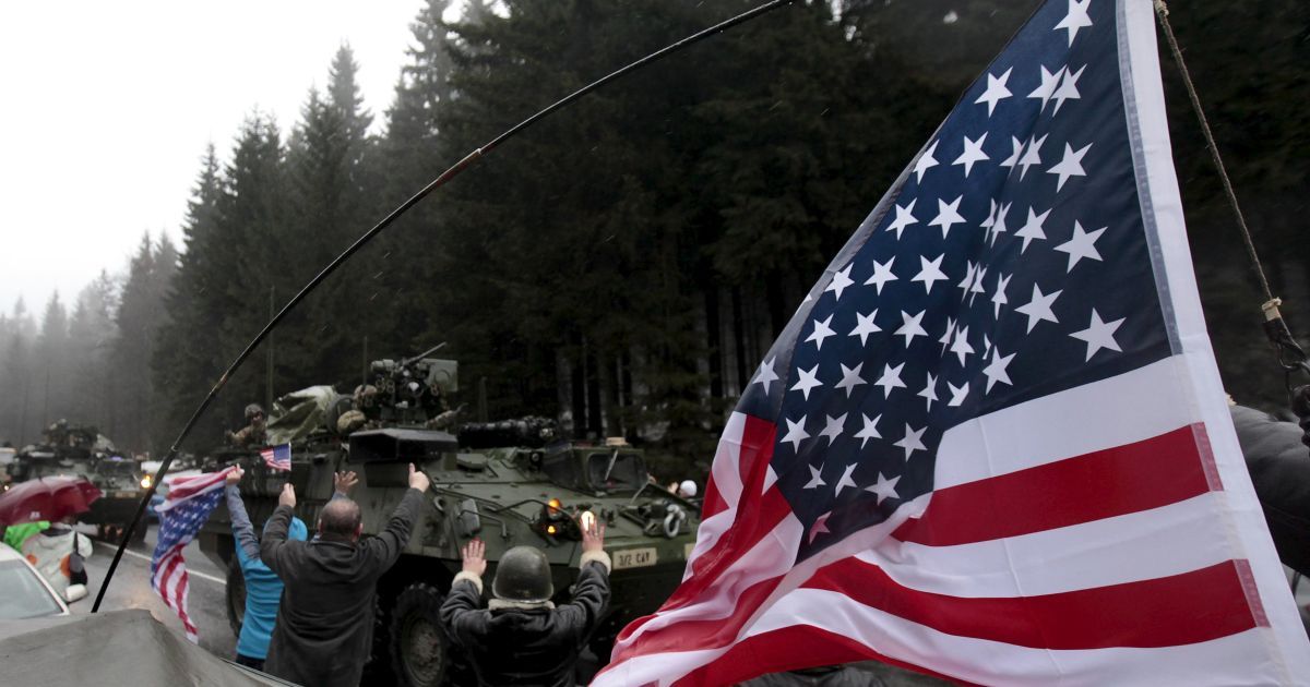 Три колонны военной техники США въехали в Чехию. / © Reuters