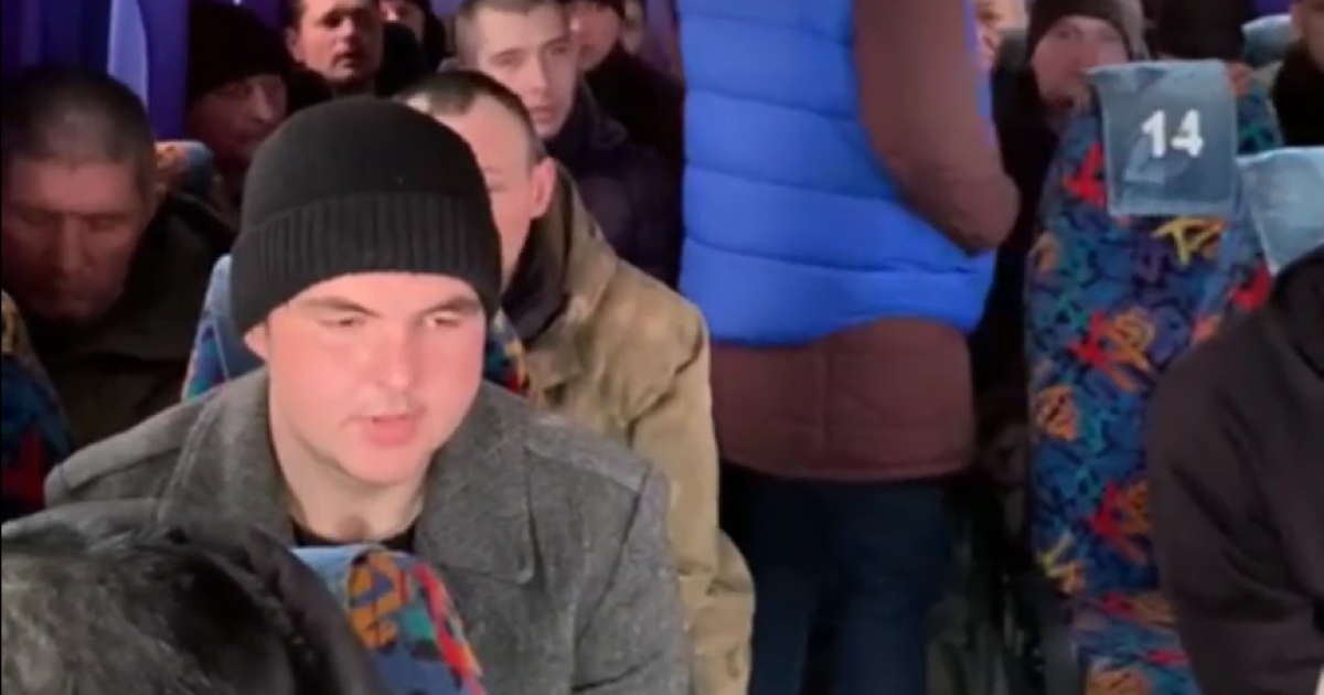 Український омбудсман показав "виховну бесіду" з полоненими окупантами перед обміном: відео