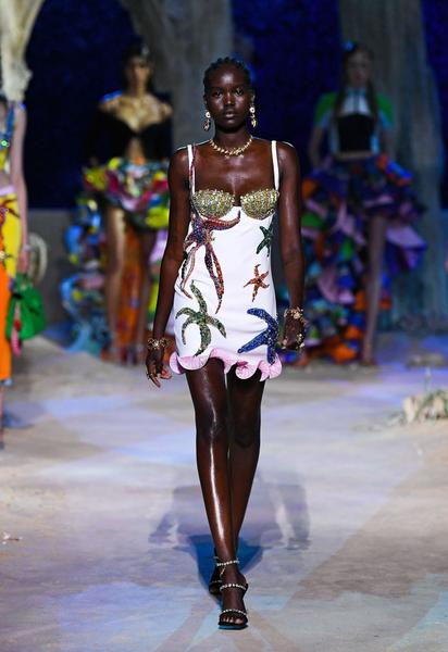 Коллекция Versace трет-а-порте сезона весна-лето 2021 / © East News