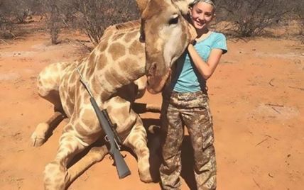 Юзеров Сети возмутила 12-летняя охотница, которая хвастается фотографиями с убитыми животными