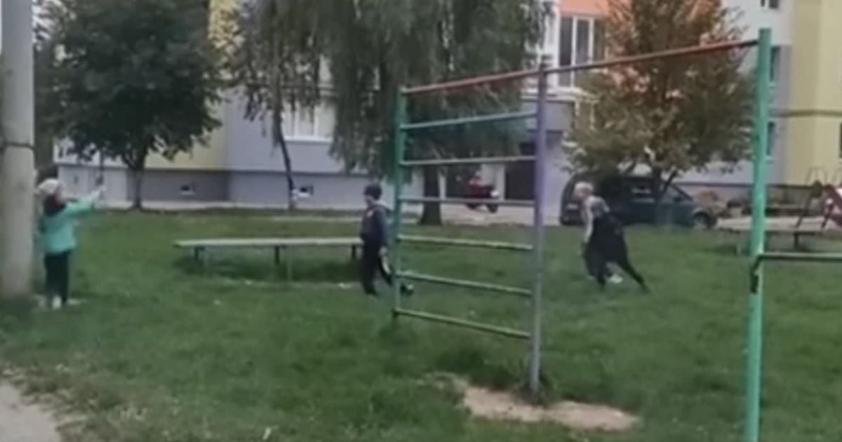 В Луцке дети играли в "Игру в кальмара" (видео)
