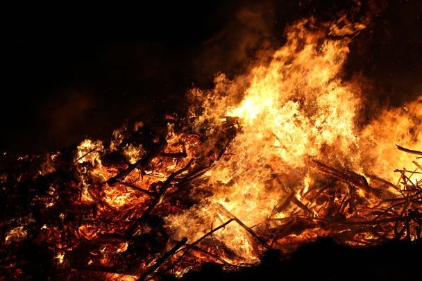 В Харькове возник пожар на одном из крупнейших рынков города: озвучили последствия обстрела города