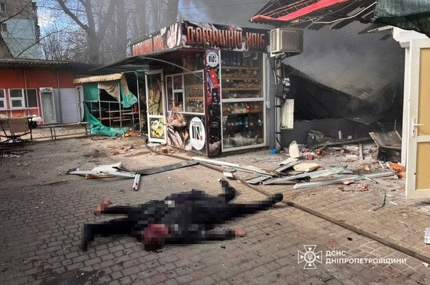 Наслідки обстрілу Нікополя / © instagram.com/xenaex