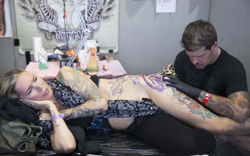 340 мастеров набивали татуировки всем желающим. / © Reuters