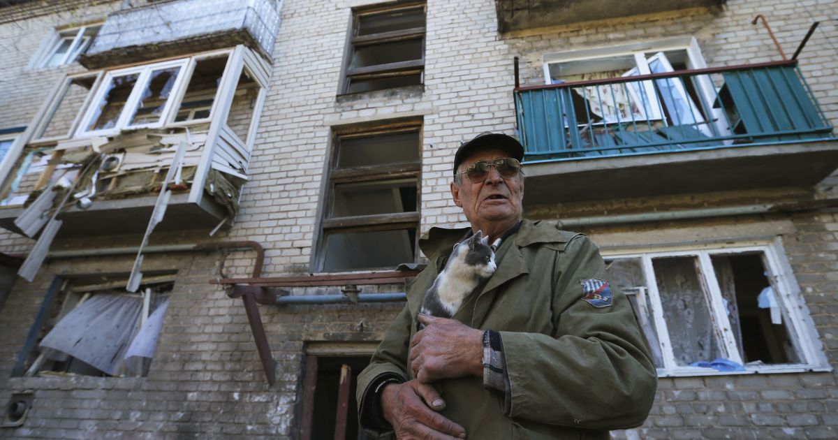 Волонтери просять допомогти мирним жителям Пісків під Донецьком
