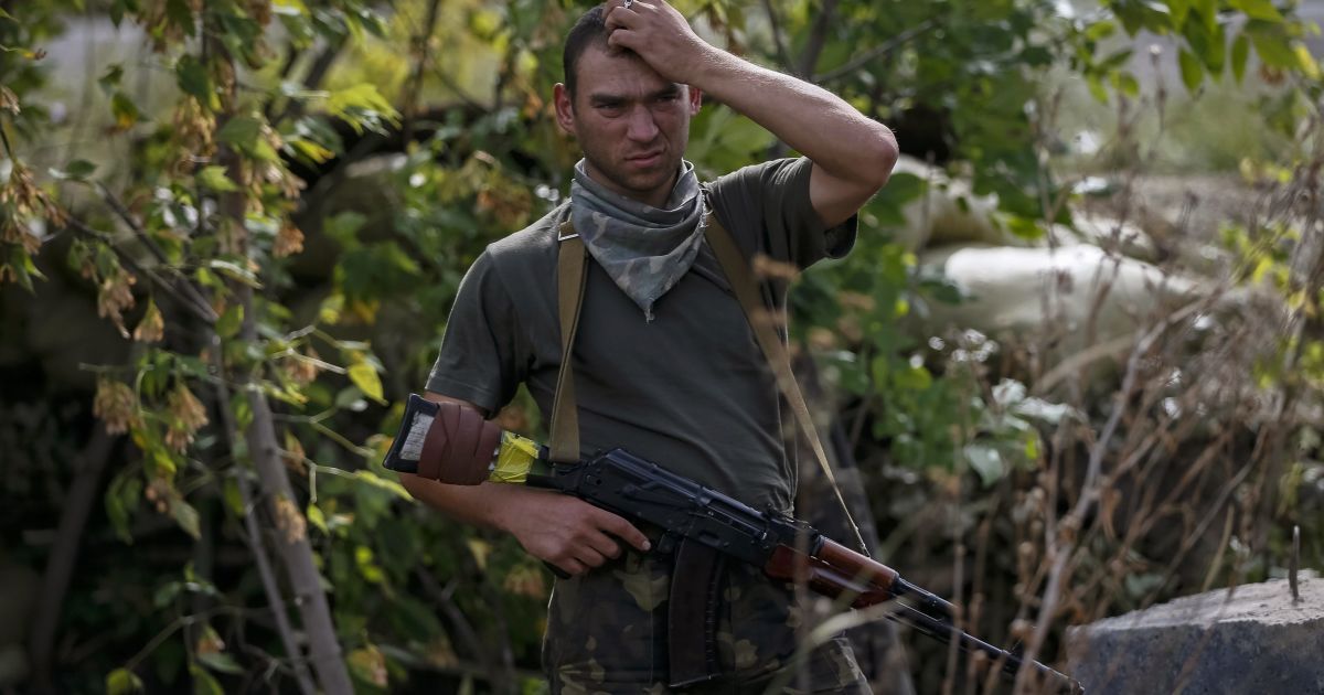 Українські військові намагаються не допустити прориву бойовиків через Первоймайськ / © Reuters