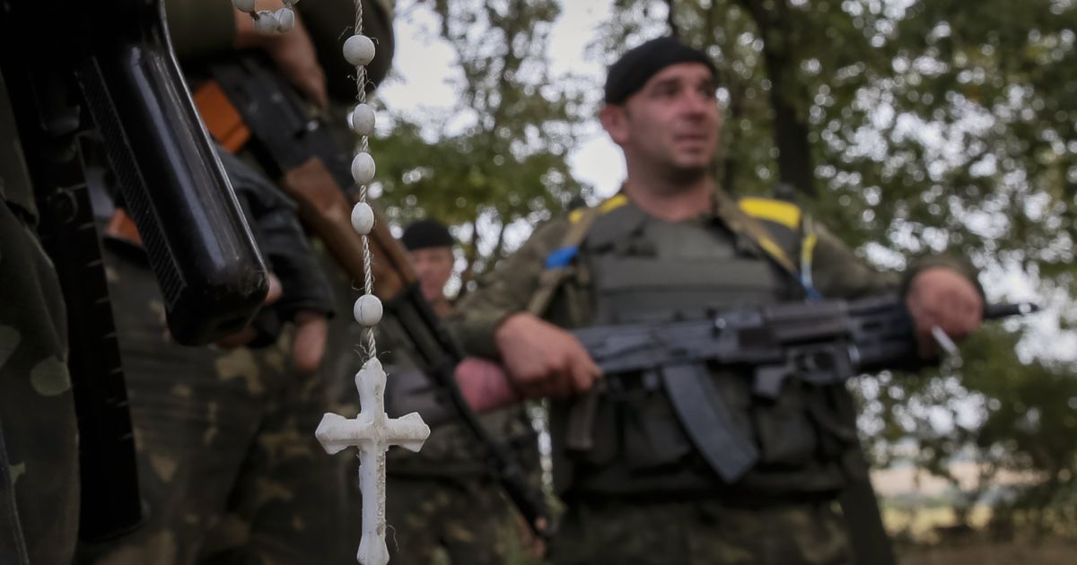 Українські військові намагаються не допустити прориву бойовиків через Первоймайськ / © Reuters