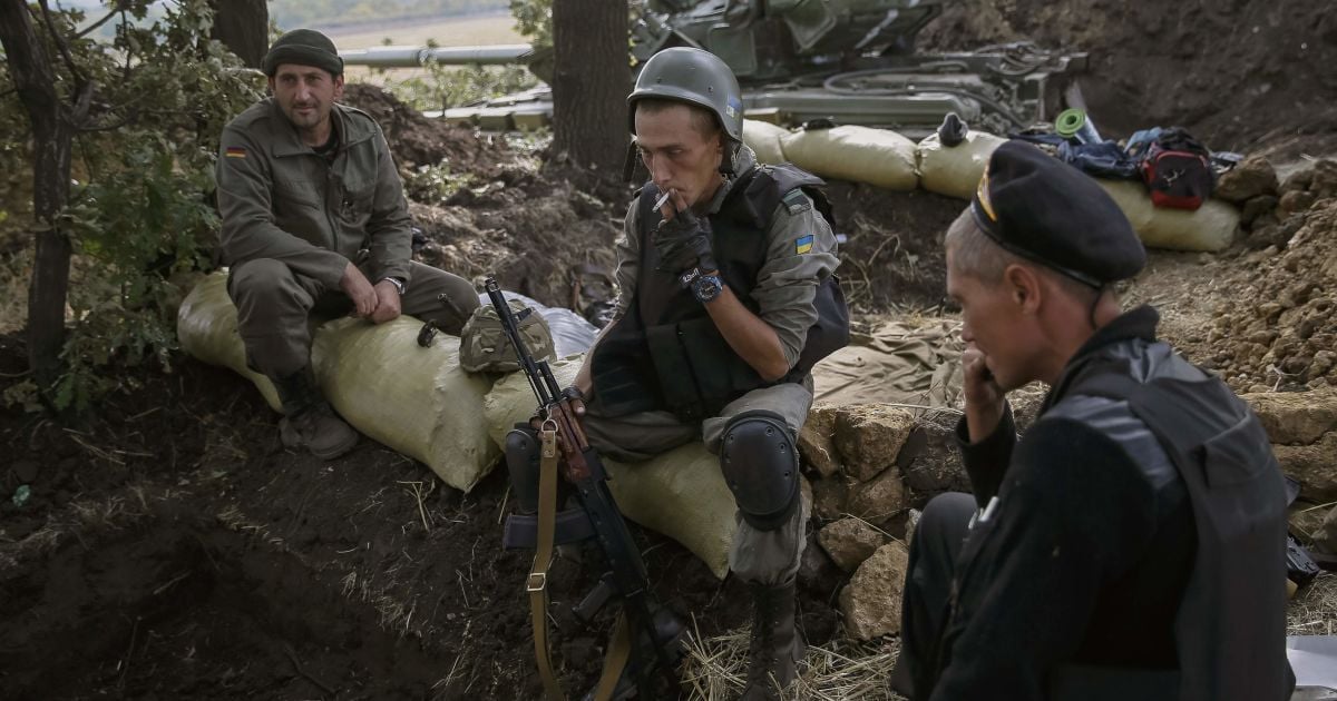 Українські військові намагаються не допустити прориву бойовиків через Первоймайськ / © Reuters