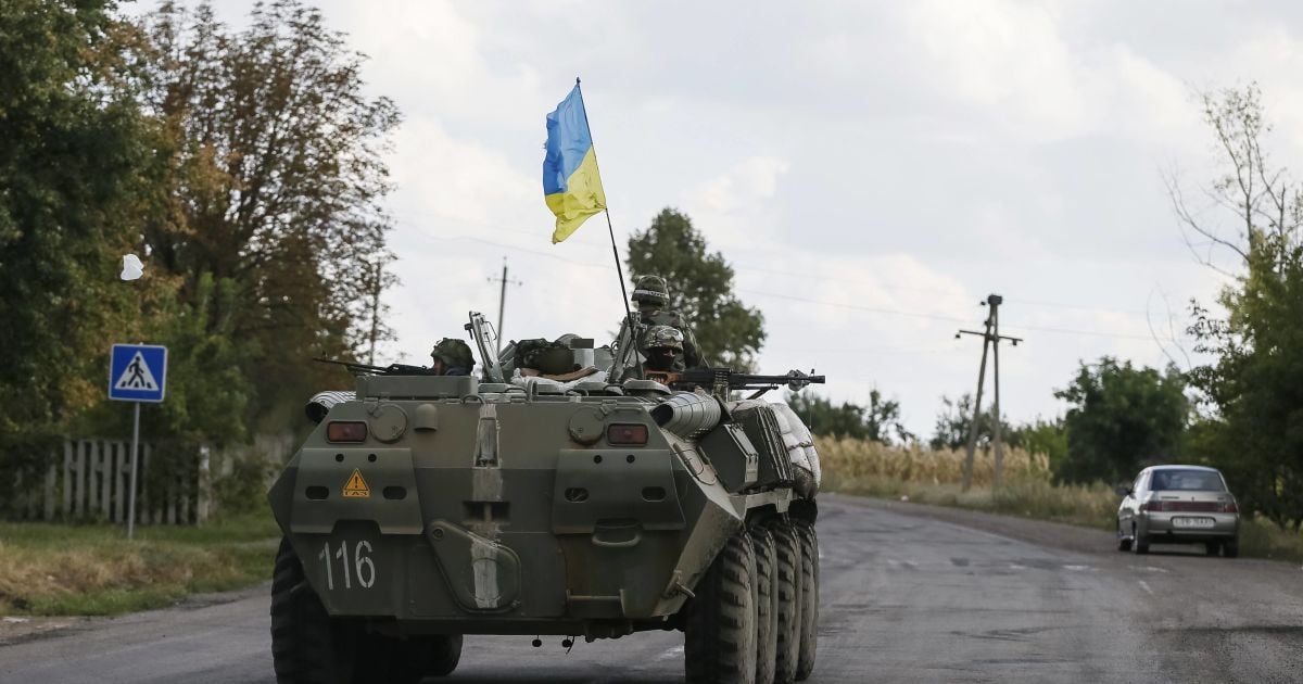 Украинские военные должны не дать захватить Мариуполь