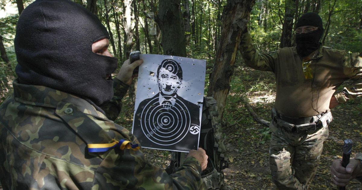 Под Киевом украинские патриоты готовятся к партизанской войне.
