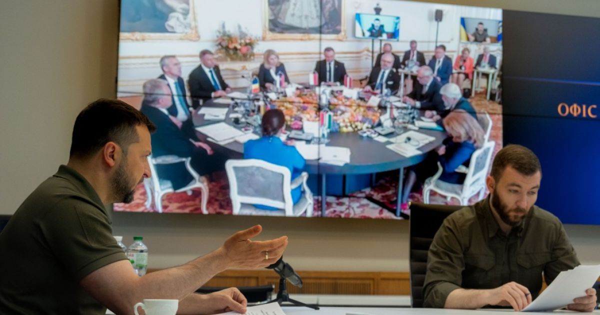 Президент Зеленський після підриву Каховської ГЕС закликав НАТО відреагувати на дії Росії.