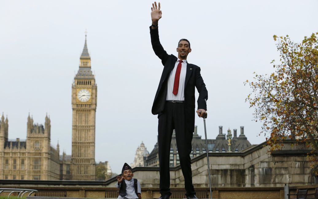 Впервые встретились самый высокий и самый короткий люди планеты. / © Reuters