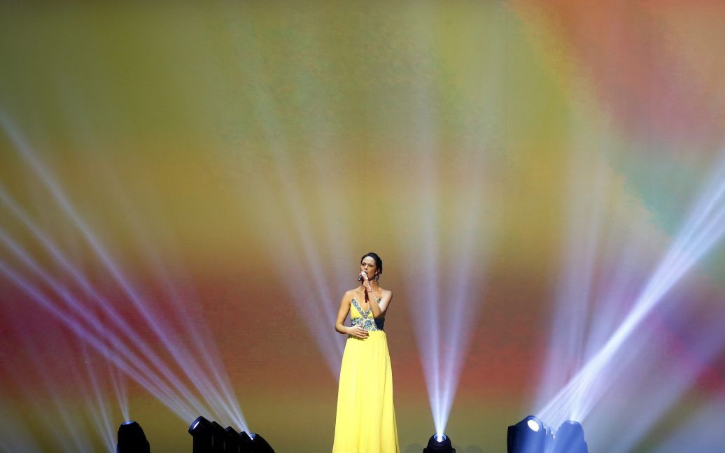 Наталія Кличко заспівала гімн України перед боєм / © Reuters