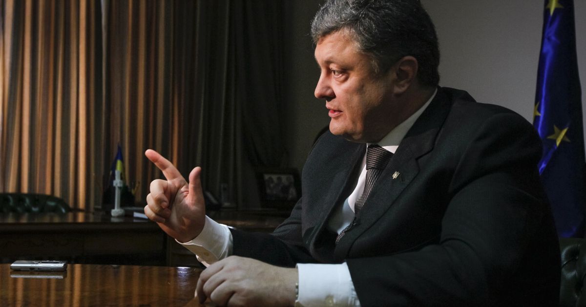 Порошенко считает, что к захвату админзданий в Славянске причастно соседнее государство