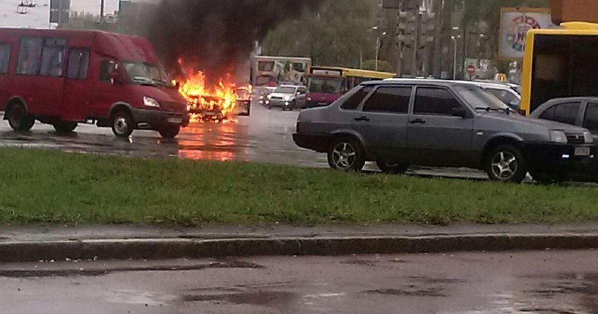 У Києві згоріло авто_3 / © ВКонтакте/Подслушано у водителей Киев