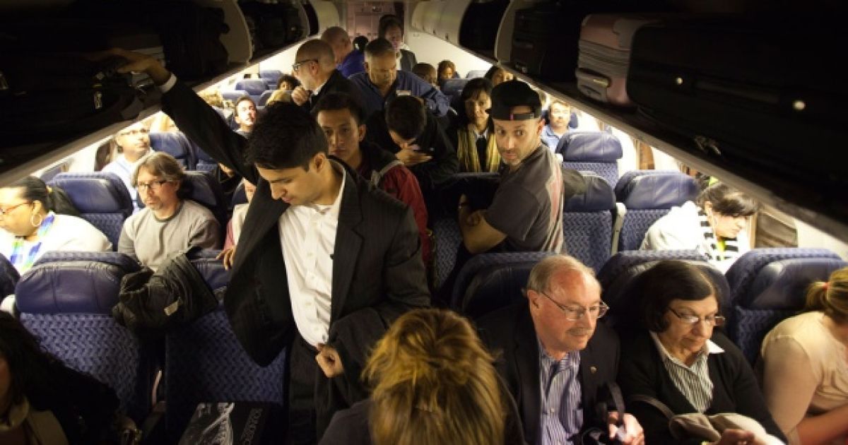 Після приземлення людей евакуювали