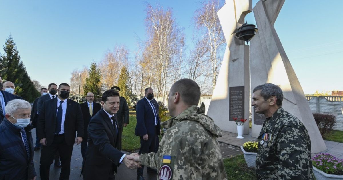 Річниця визволення Києва від нацистів: Зеленський вшанував пам'ять полеглих бійців_4 / © president.gov.ua