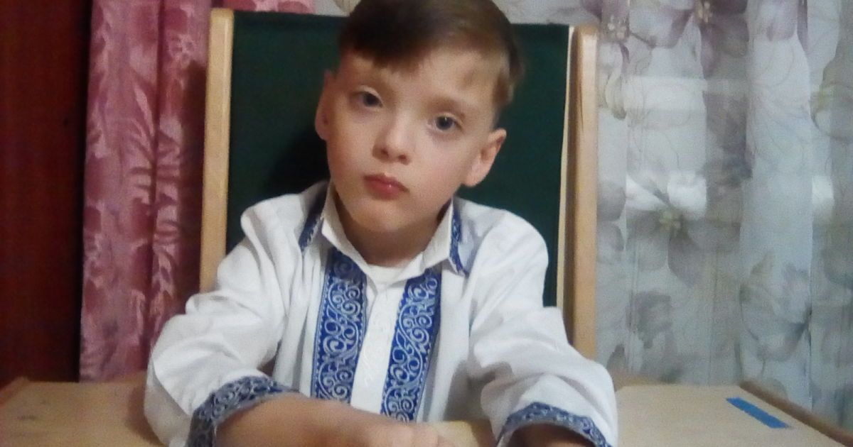 Допоможіть Назарчику зробити свої самостійні кроки