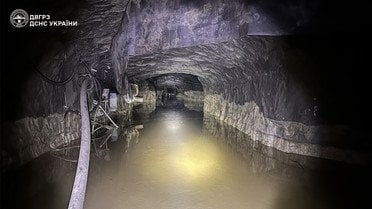 Операція ДСНС у шахті, де стався прорив пульпи / © ДСНС