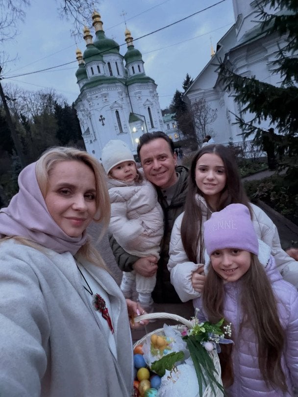 Лілія Ребрик із чоловіком та доньками / © instagram.com/liliia.rebrik