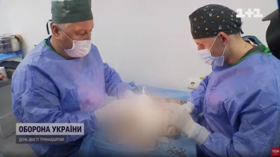 У Києві жінці з ураженими різними пухлинами нирками, врятували орган завдяки унікальній операції