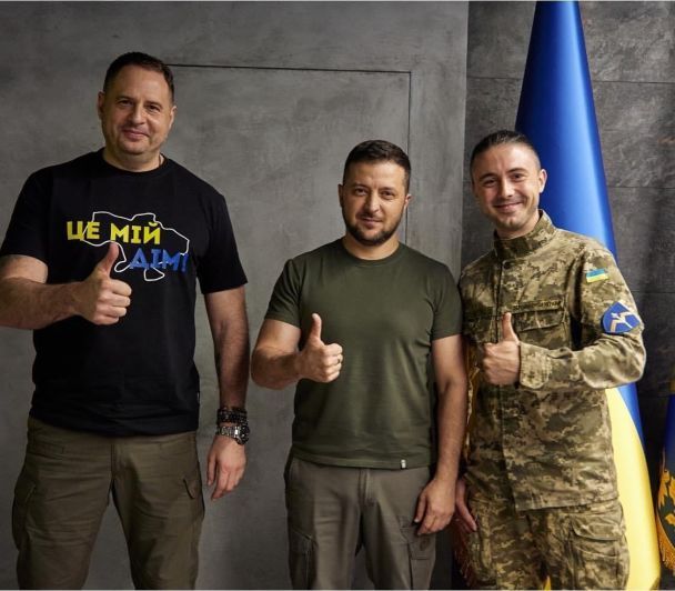 Тарас Тополя із Володимиром Зеленським та Андрієм Єрмаком / © instagram.com/tarastopolia