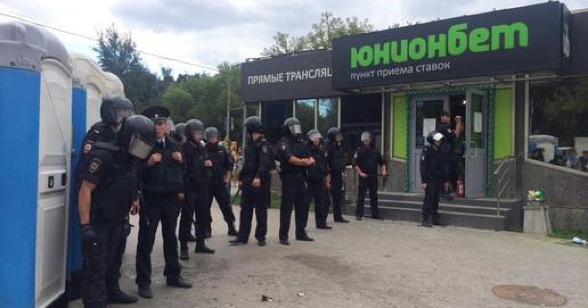 В Москве случилась потасовка между подростками и силовиками