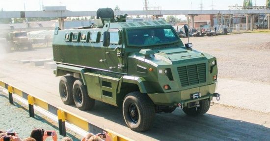 Жданов пояснив, чому військові їздять на бронеавто нагорі, а не всередині