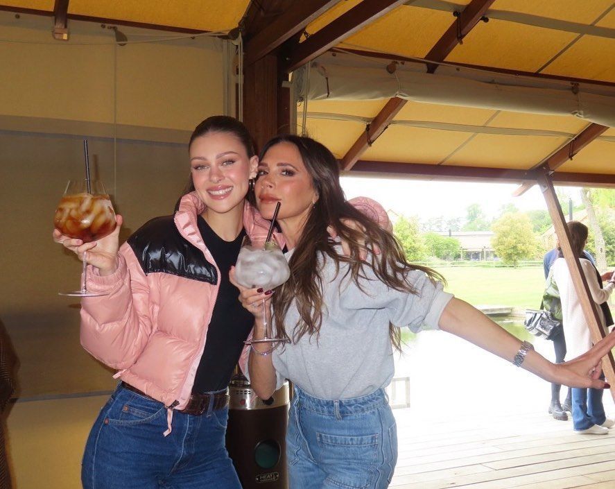 Виктория Бекхэм и Никола Пельтц / © instagram.com/victoriabeckham