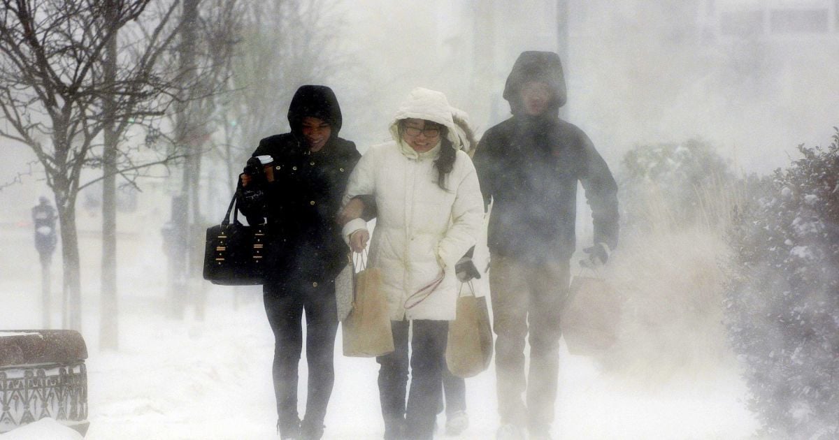 Складні метеоумови: у США скасували понад тисячу авіарейсів через потужну снігову негоду