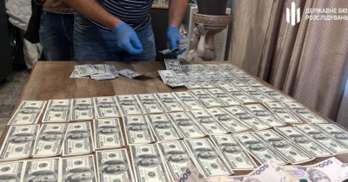 Вилучені гроші у обласному центрі психічного здоров’я Миколаєва.