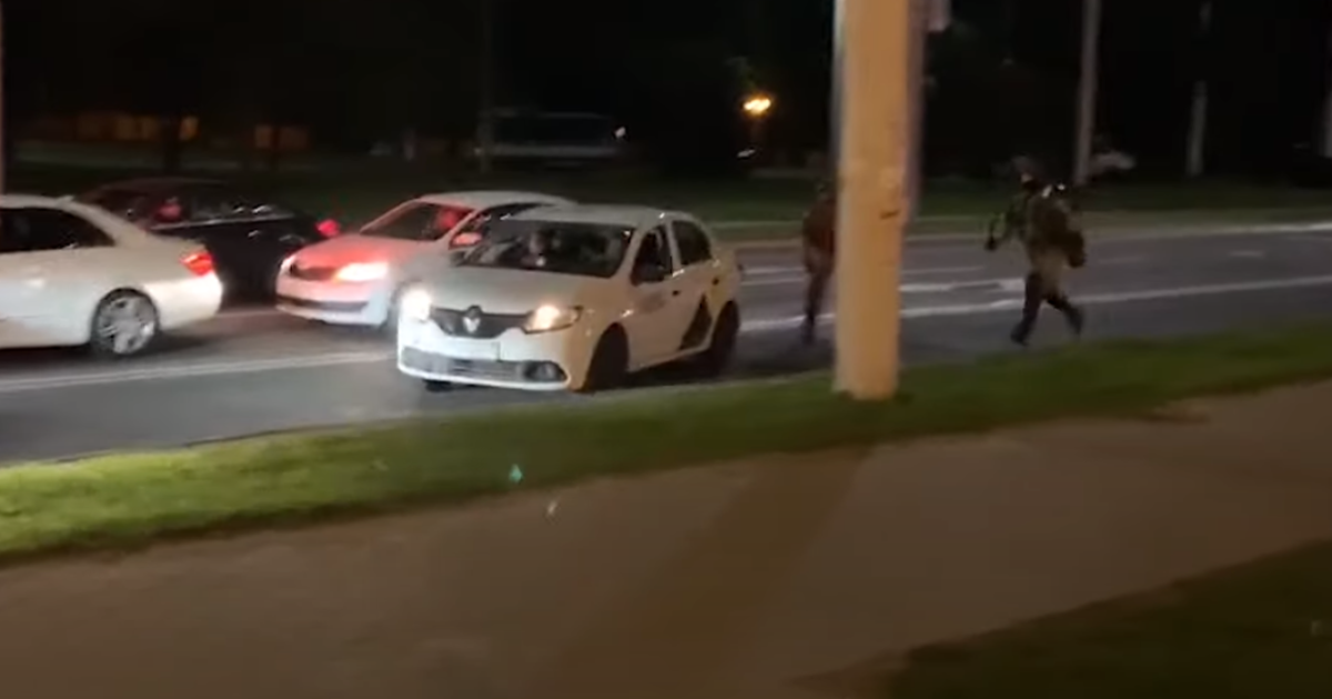 "Давай, до мене застрибуй": білоруський протестувальник розповів, як таксист врятував його від силовиків