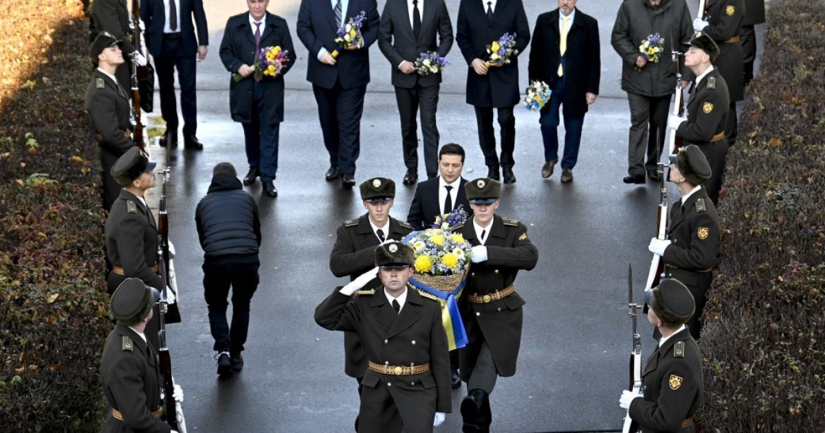 Річниця визволення Києва від нацистів: Зеленський вшанував пам'ять полеглих бійців_2 / © president.gov.ua