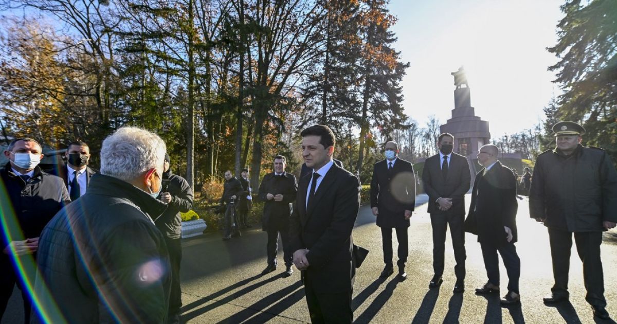 Річниця визволення Києва від нацистів: Зеленський вшанував пам'ять полеглих бійців_3 / © president.gov.ua