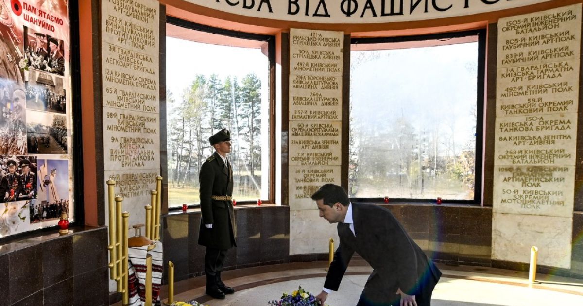 Річниця визволення Києва від нацистів: Зеленський вшанував пам'ять полеглих бійців_5 / © president.gov.ua
