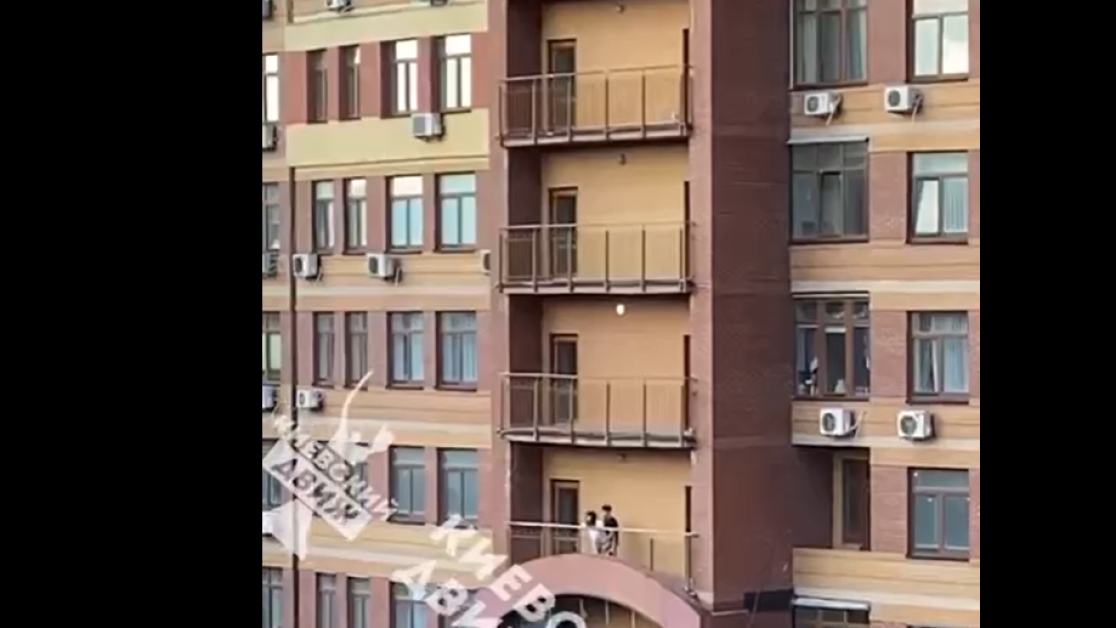 На балконе раком - подборка из видео