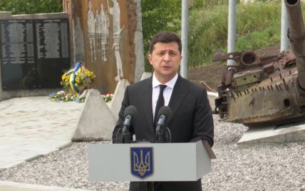 Зеленский во время визита на Донбасс почтил погибших в боях за освобождение Авдеевки