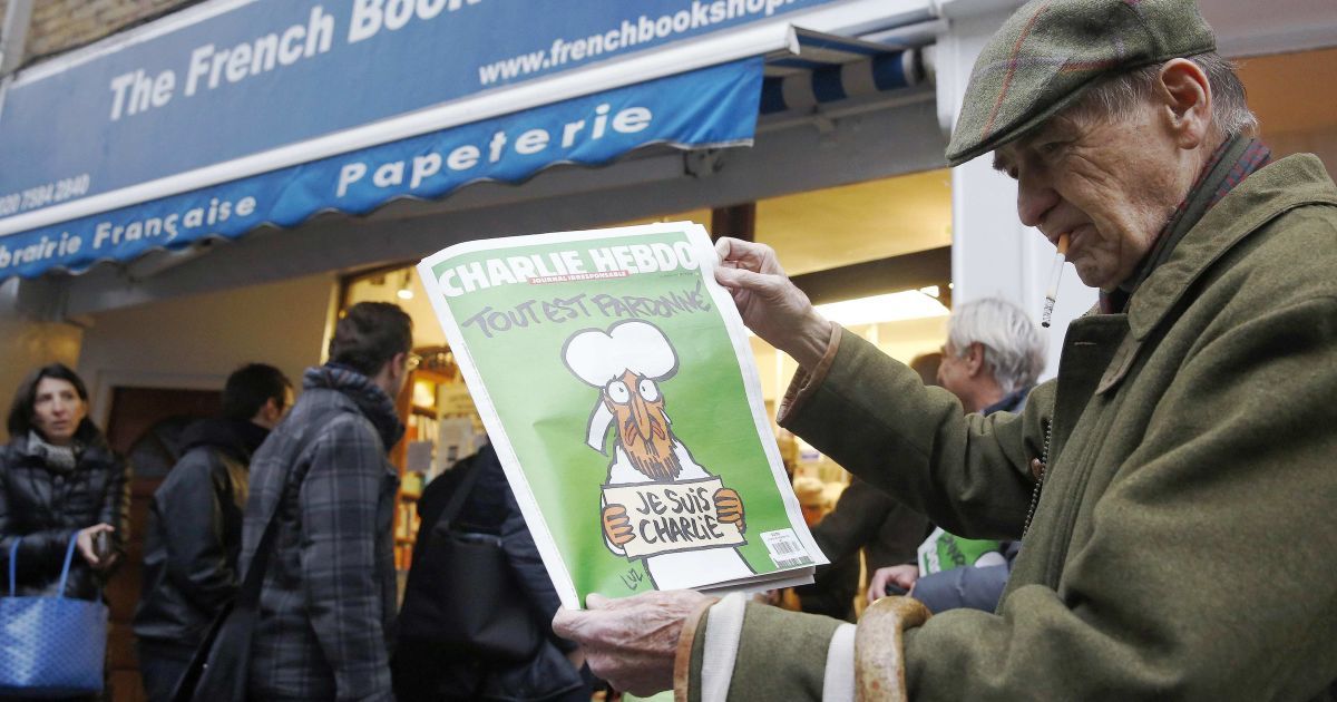 На обложке первого после теракта выпуска журнала Charlie Hebdo был изображен пророк Мухаммед.