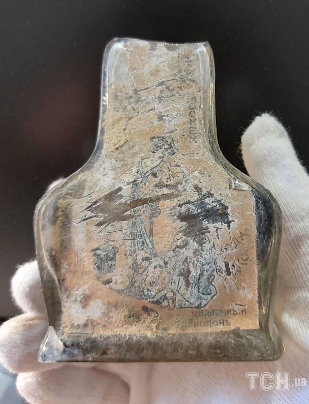 Квітковий одеколон / © 