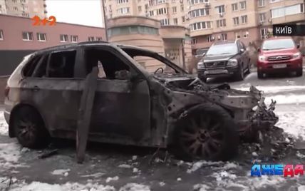 В Киеве на стоянке подожгли BMW X5